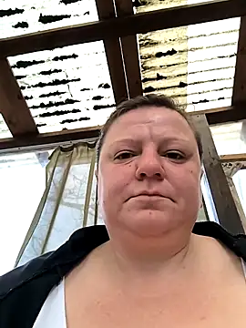 Snapshot of jusichka chatting on April 3, 2026, 5:03 am jusichka online show from April 3, 2026, 5:03 am