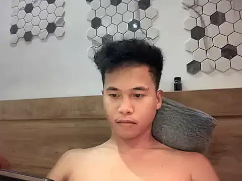 Snapshot of Asiantwink21 chatting on October 6, 2025, 5:35 pm Asiantwink21 online show from October 6, 2025, 5:35 pm