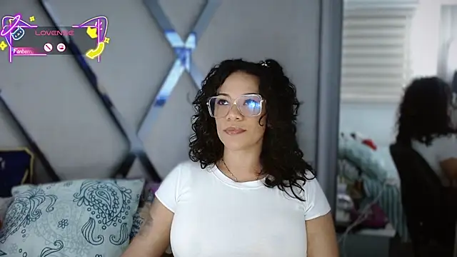 Snapshot of paula_daniela1 chatting on November 25, 2025, 9:37 pm paula daniela1 online show from November 25, 2025, 9:37 pm