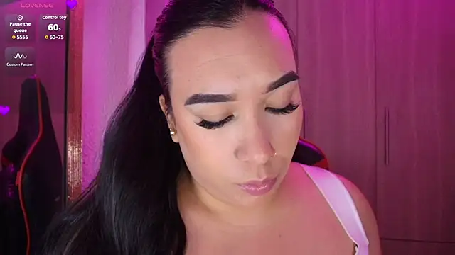 leahtemptation3 online show from November 18, 2025, 2:09 pm