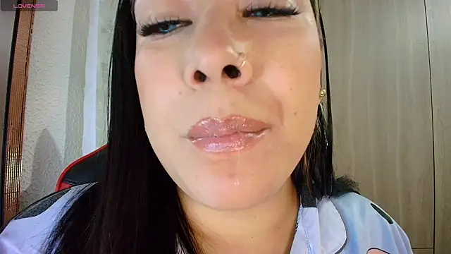 leahtemptation3 online show from April 15, 2026, 5:24 am