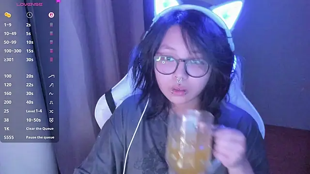 maydaykimmy online show from April 10, 2026, 9:44 pm