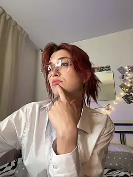 Evangeline Lawrence  online show from December 1, 2025, 7:59 pm