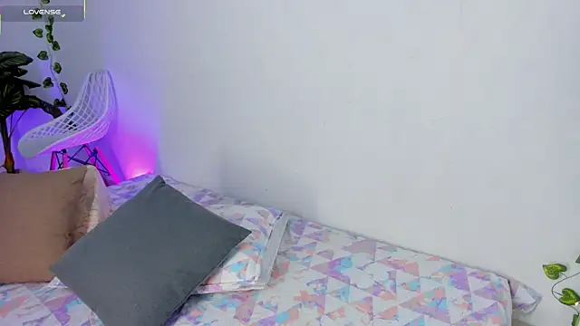 andrea osorio  online show from February 10, 2026, 11:42 am