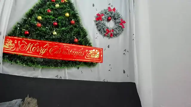 alejandracooper  online show from December 25, 2024, 6:09 pm