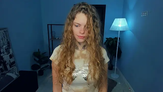 RayaNenlia online show from October 27, 2025, 5:08 am