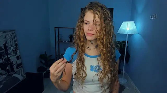 RayaNenlia online show from October 28, 2025, 5:08 am