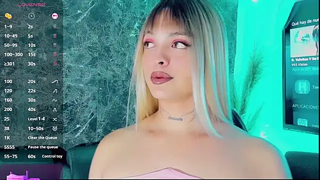 Snapshot of Emmaa_Saenz_ chatting on December 16, 2025, 8:02 pm Emmaa Saenz online show from December 16, 2025, 8:02 pm