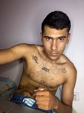 santi latino online show from October 17, 2025, 3:47 pm