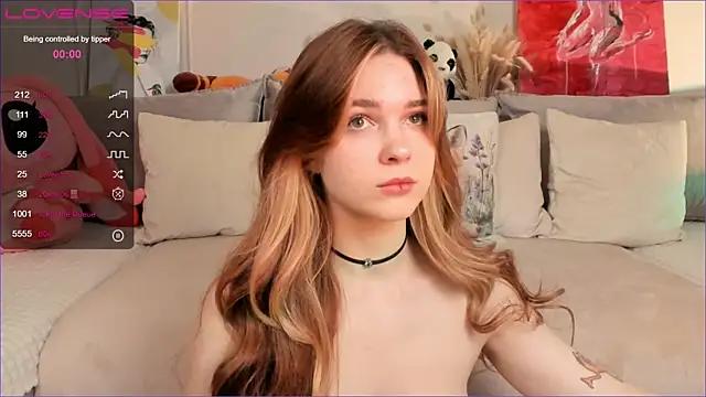 Frau Lina online show from November 5, 2025, 2:31 pm