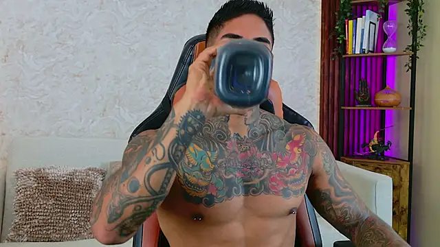 AdanReilly online show from November 15, 2025, 3:49 pm