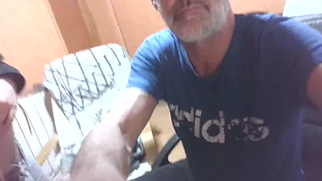 Snapshot of Lia_Y_PatrickX chatting on December 21, 2025, 2:46 am Lia Y PatrickX online show from December 21, 2025, 2:46 am