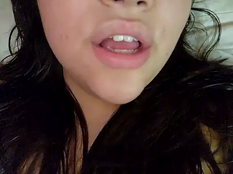 Snapshot of Blanquitaaa chatting on February 19, 2025, 6:32 pm Blanquitaaa online show from February 19, 2025, 6:32 pm