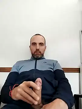 Snapshot of leon3875 chatting on December 13, 2024, 3:54 pm leon3875 online show from December 13, 2024, 3:54 pm