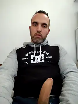 Snapshot of leon3875 chatting on September 9, 2025, 3:21 pm leon3875 online show from September 9, 2025, 3:21 pm