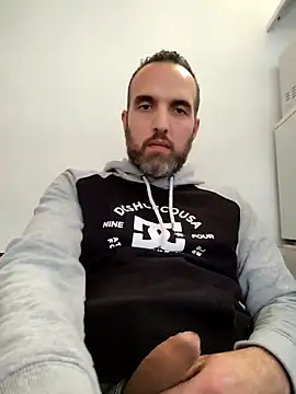 Snapshot of leon3875 chatting on September 30, 2025, 3:29 pm leon3875 online show from September 30, 2025, 3:29 pm