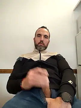 Snapshot of leon3875 chatting on October 8, 2025, 3:35 pm leon3875 online show from October 8, 2025, 3:35 pm