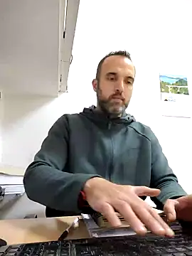 Snapshot of leon3875 chatting on March 8, 2025, 1:57 pm leon3875 online show from March 8, 2025, 1:57 pm