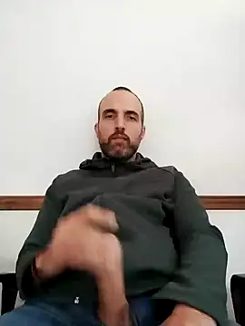 Snapshot of leon3875 chatting on December 20, 2024, 3:31 pm leon3875 online show from December 20, 2024, 3:31 pm