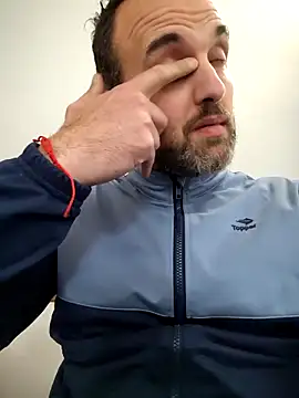 Snapshot of leon3875 chatting on October 27, 2025, 3:24 pm leon3875 online show from October 27, 2025, 3:24 pm