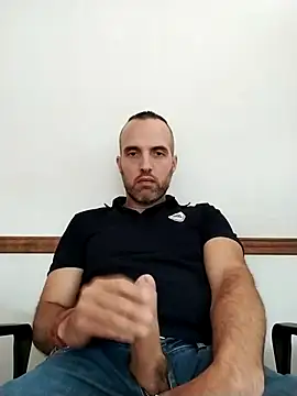 Snapshot of leon3875 chatting on January 6, 2025, 3:08 pm leon3875 online show from January 6, 2025, 3:08 pm