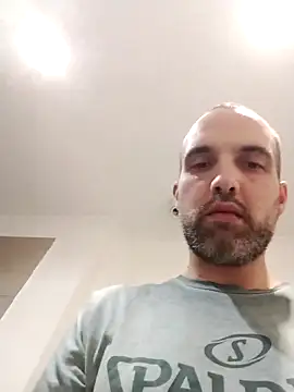 Snapshot of leon3875 chatting on December 9, 2024, 2:24 am leon3875 online show from December 9, 2024, 2:24 am