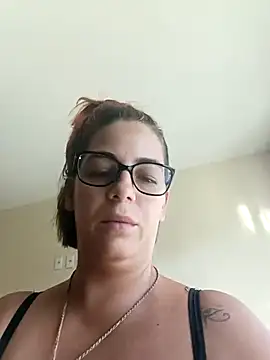 Snapshot of Escarlate4you_ chatting on February 19, 2025, 10:34 am Escarlate4you online show from February 19, 2025, 10:34 am