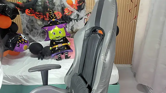 Snapshot of Lili_16 chatting on October 30, 2025, 11:08 am Lili 16 online show from October 30, 2025, 11:08 am