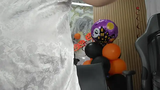 Snapshot of Lili_16 chatting on October 21, 2025, 11:15 pm Lili 16 online show from October 21, 2025, 11:15 pm