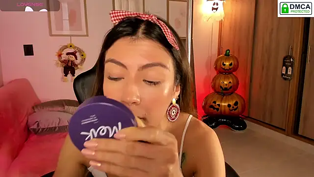 Lilabril online show from October 9, 2025, 3:01 pm