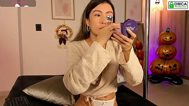 Lilabril online show from October 8, 2025, 2:40 pm