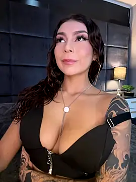 CHERRYY BOMB  online show from November 24, 2025, 6:08 pm