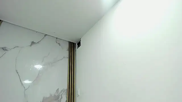 Biiancacox online show from November 28, 2025, 2:34 am