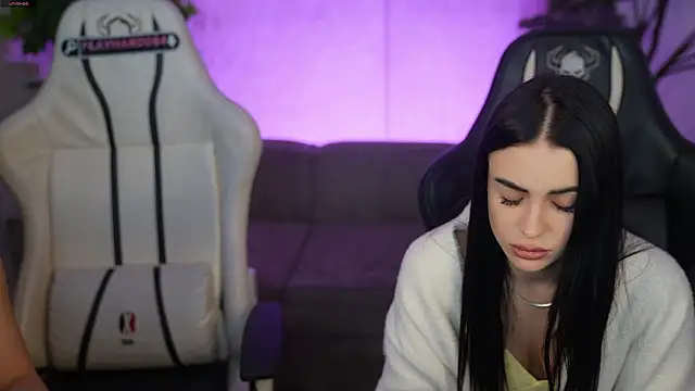 Snapshot of Tina_Breeze chatting on March 18, 2026, 8:28 am Tina Breeze online show from March 18, 2026, 8:28 am