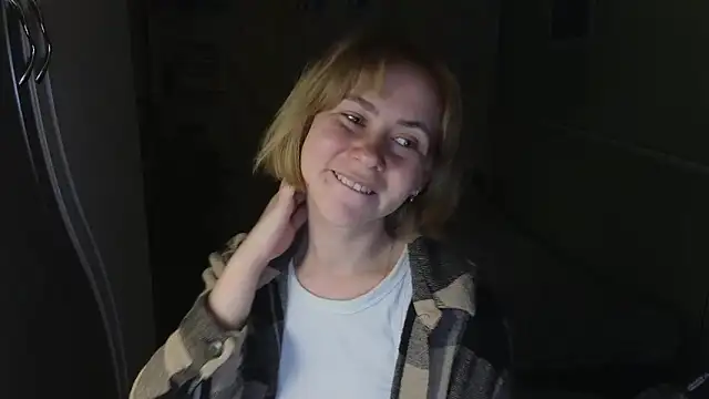 Riley Roo online show from May 28, 2026, 6:14 pm