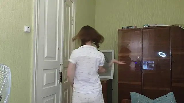 Riley Roo online show from September 9, 2025, 3:21 pm