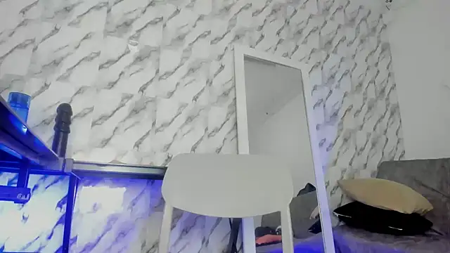 cathaarizti8 online show from April 14, 2026, 3:06 pm