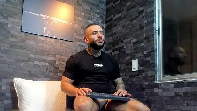 Snapshot of BruceDallas chatting on October 12, 2025, 11:28 pm BruceDallas online show from October 12, 2025, 11:28 pm