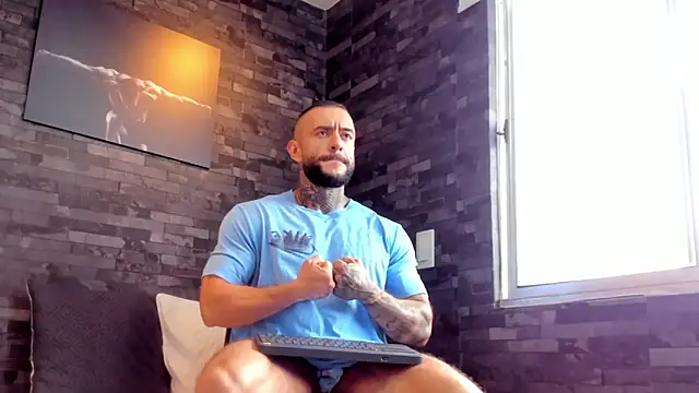 Snapshot of BruceDallas chatting on September 22, 2025, 1:39 pm BruceDallas online show from September 22, 2025, 1:39 pm