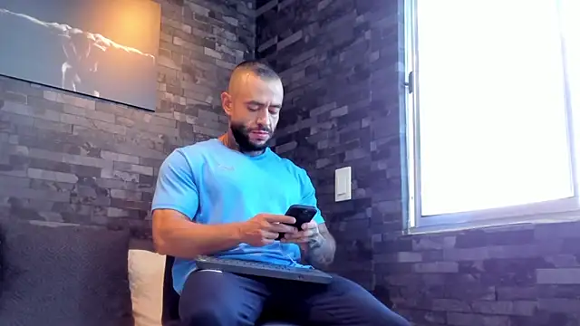 Snapshot of BruceDallas chatting on October 2, 2025, 9:40 pm BruceDallas online show from October 2, 2025, 9:40 pm