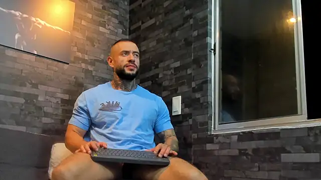 Snapshot of BruceDallas chatting on September 19, 2025, 1:20 am BruceDallas online show from September 19, 2025, 1:20 am