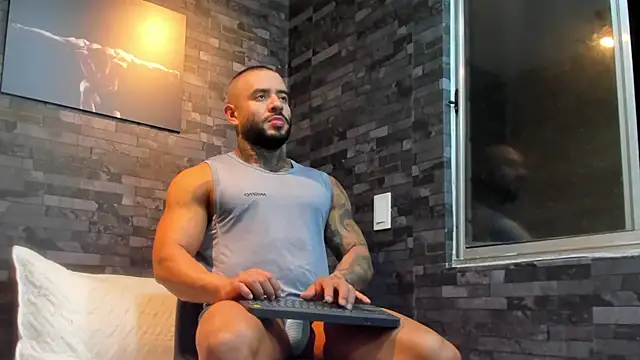 Snapshot of BruceDallas chatting on November 26, 2025, 12:54 am BruceDallas online show from November 26, 2025, 12:54 am