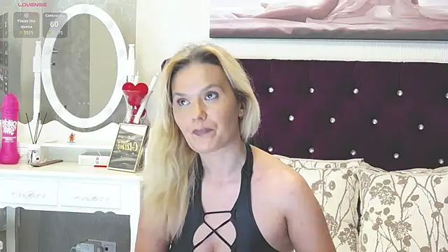Snapshot of LilyFord chatting on July 8, 2026, 7:25 pm LilyFord online show from July 8, 2026, 7:25 pm