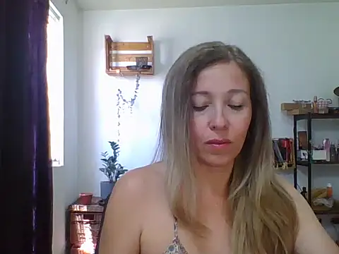 charlott ponce online show from April 6, 2026, 7:04 pm