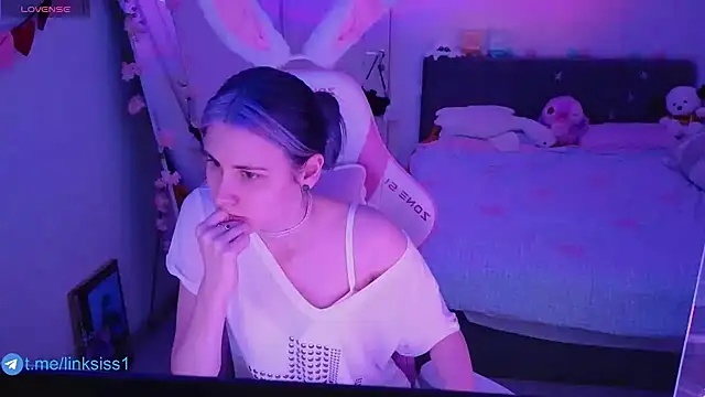 Snapshot of twicewetgirl chatting on March 19, 2026, 10:48 am twicewetgirl online show from March 19, 2026, 10:48 am