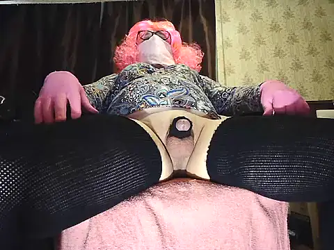 Snapshot of Crossdresser_Elena chatting on June 14, 2026, 8:54 pm Crossdresser Elena online show from June 14, 2026, 8:54 pm