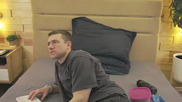 EthanPinkman online show from April 15, 2026, 4:51 am