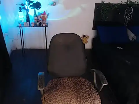 LiaScarlett online show from November 2, 2025, 4:17 am