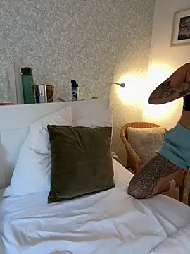 Alisa-Marie online show from November 1, 2025, 11:59 am