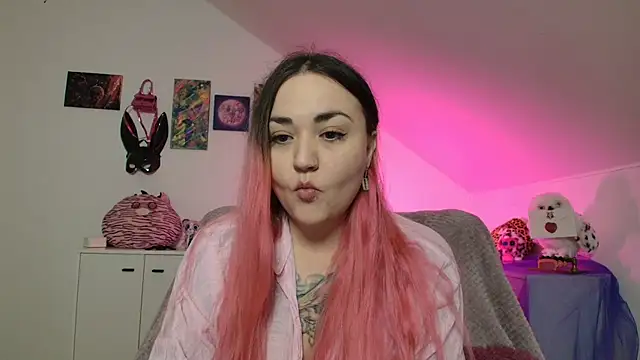 PinkHurricaneOfficial online show from January 12, 2026, 11:31 pm